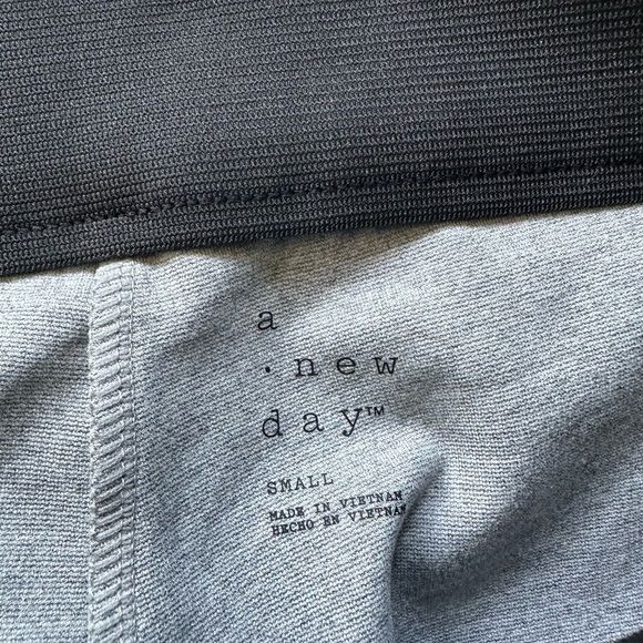 A New Day Women's Skinny Ankle Pants Side Zip Gray Size Small - Picture 4 of 5